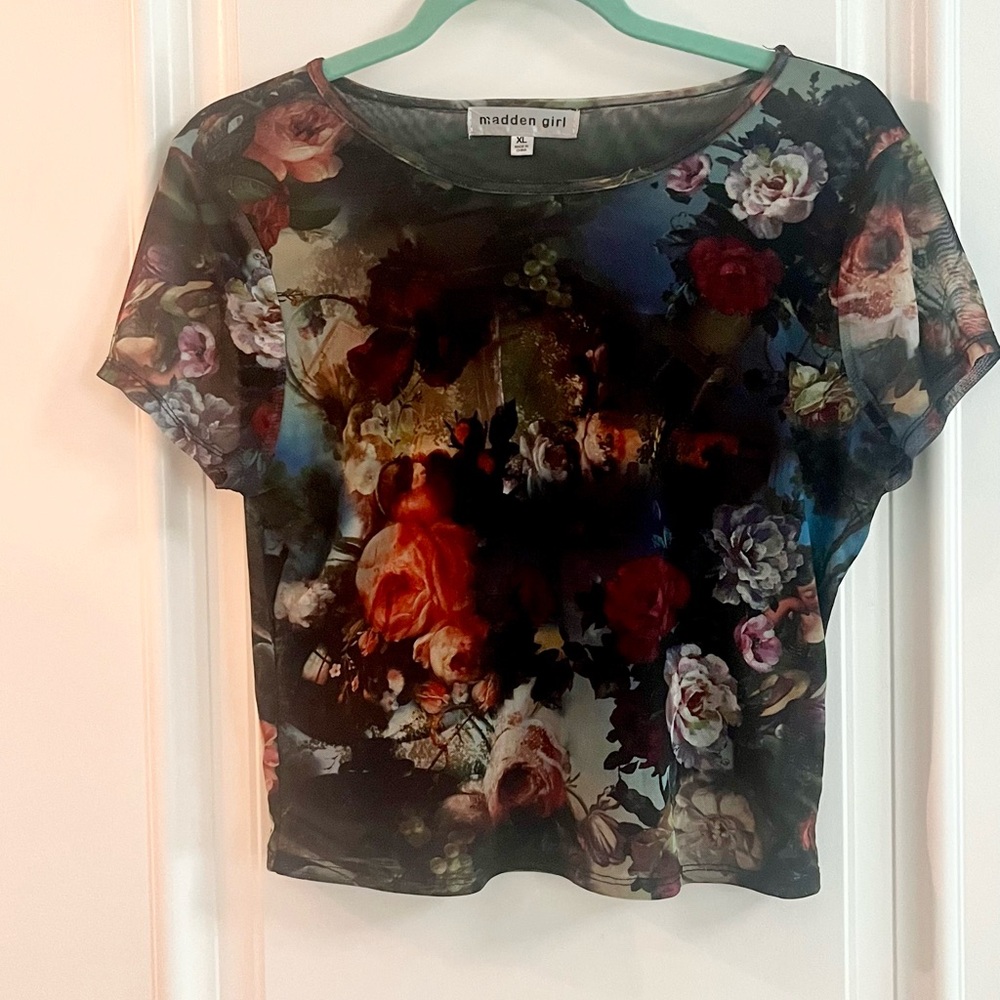 Madden Girl Black Multi Floral Short Sleeve Crop Top